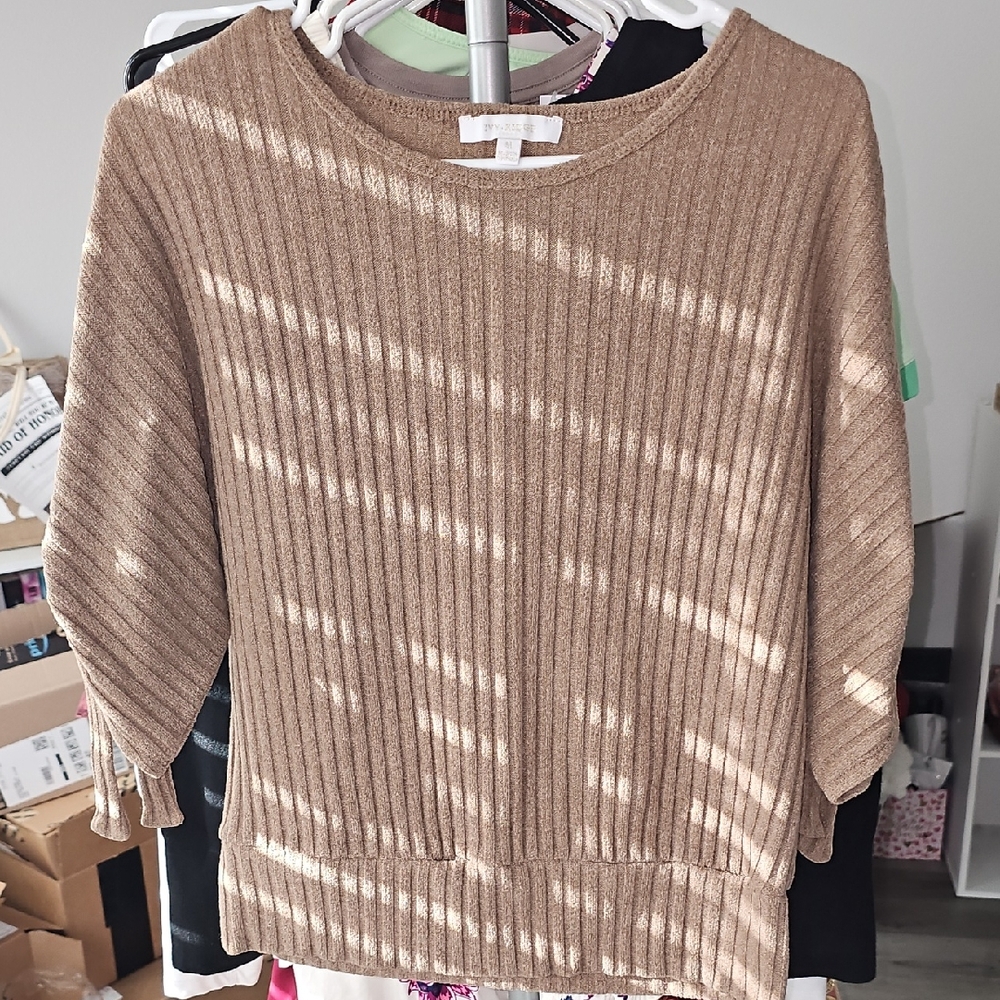 Elegant Ribbed Tan Sweater Type Top 🦉